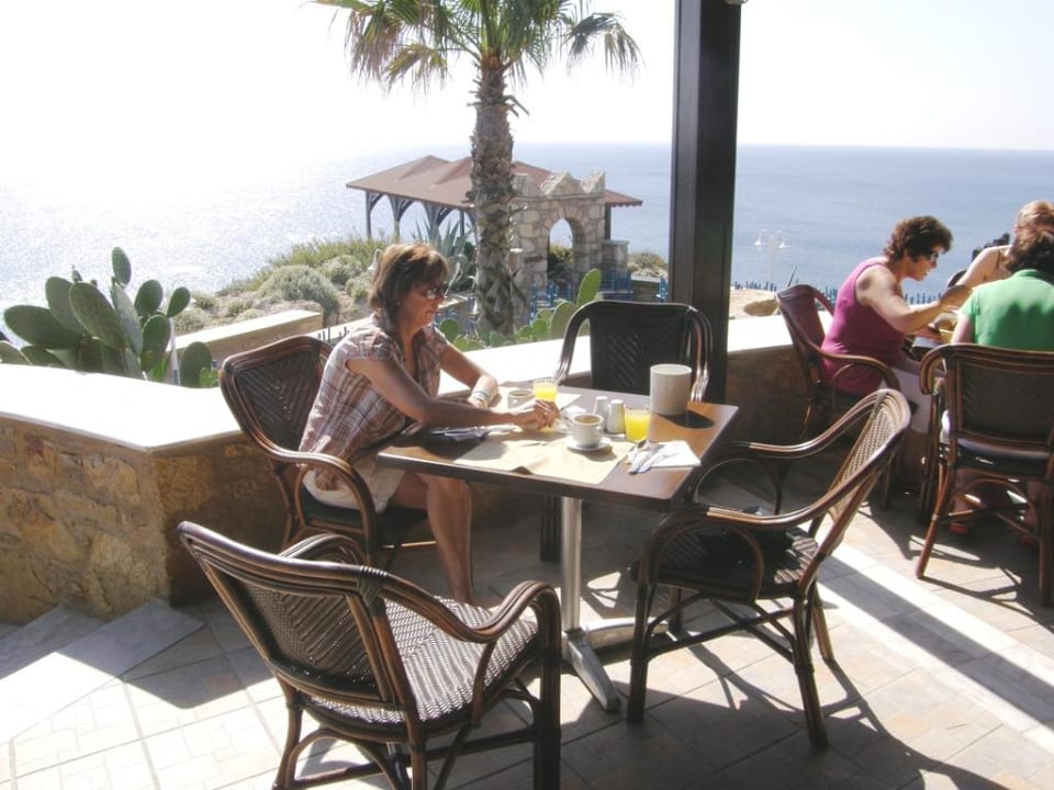 Frühstück mit schöner Aussicht Hotel Kalithea Horizon Royal