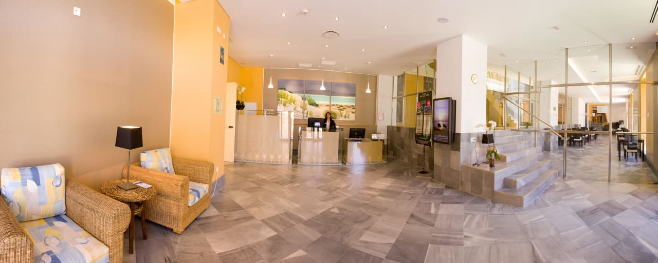 Hall Hotel Palacio de Arizon