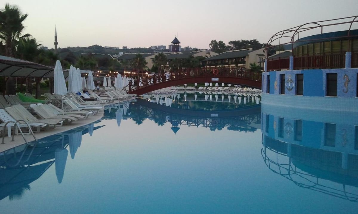 Basen czynny do 20. Oz Hotels Incekum Beach