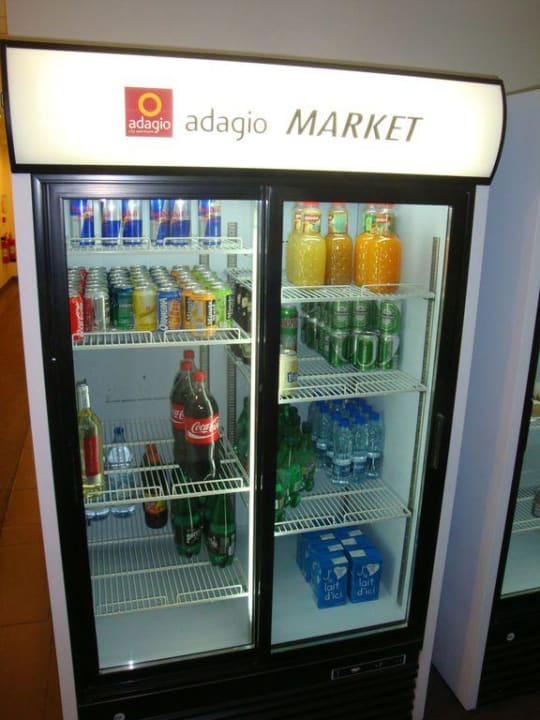 Minimarkt in der Hotellobby Adagio City Aparthotel Toulouse Aéroport
