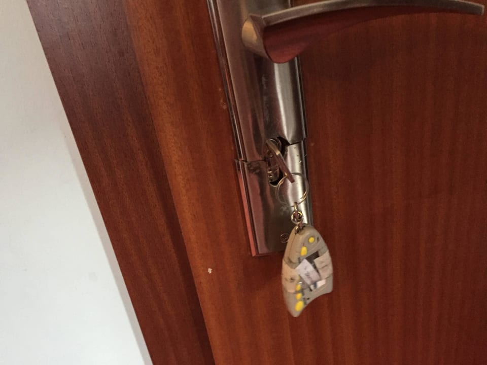 Beschädigte Tür Hotel Nevada Hamburg