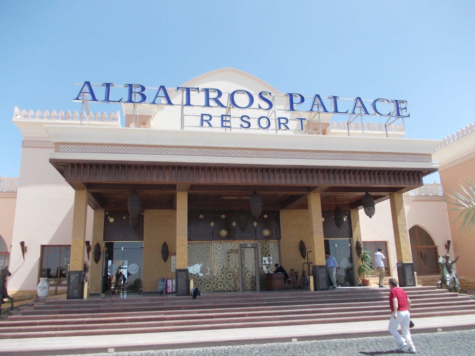 Der Haupteingang des Hotels Pickalbatros Palace Resort