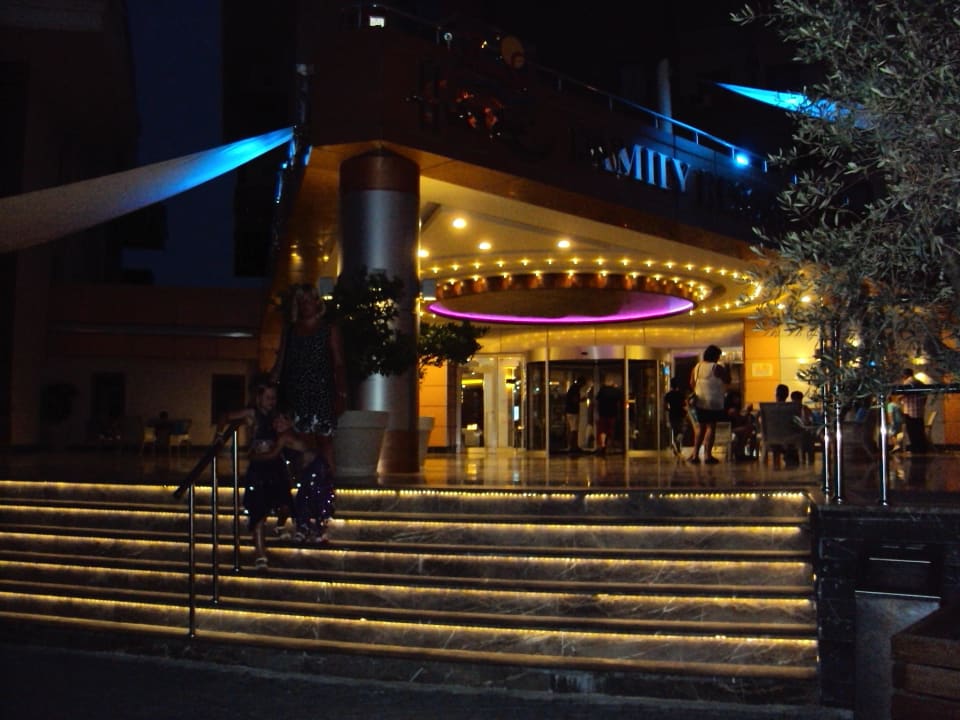 Eingang Hane Family Resort