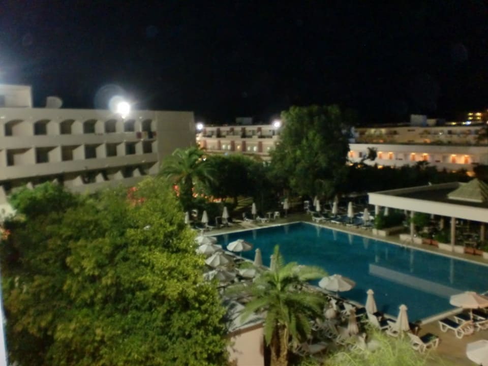 Poolanblick vom Balkon am Abend Ialyssos Bay