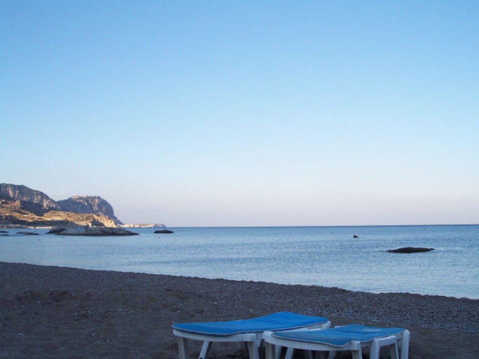 Liegen am Strand alltoura Club Hotel Porto Angeli Beach Resort