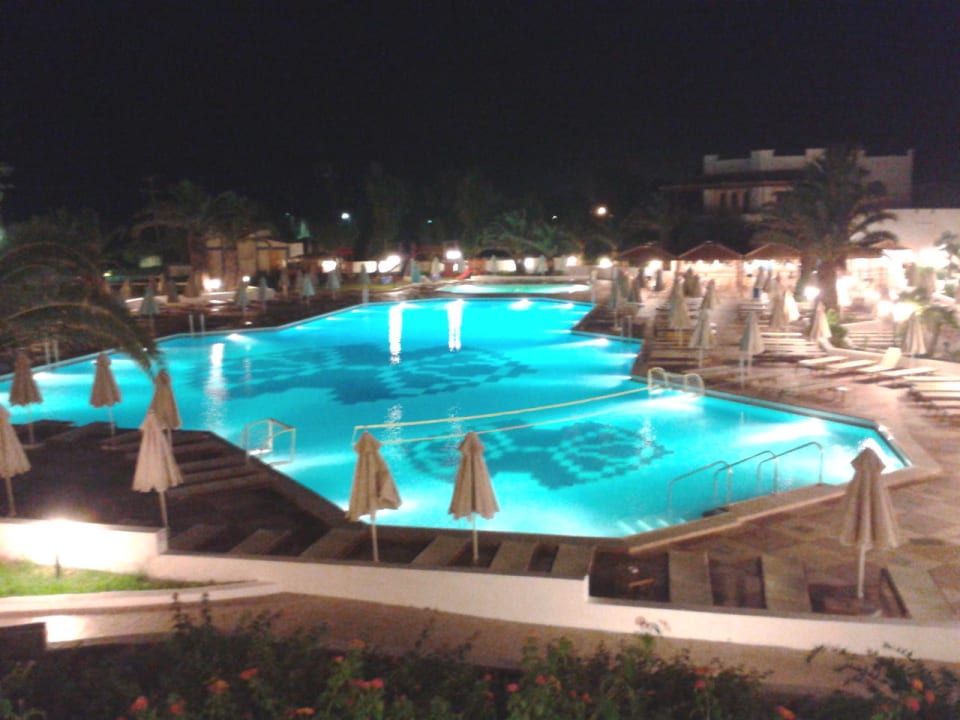 Pool bei Nacht Lagas Aegean Village