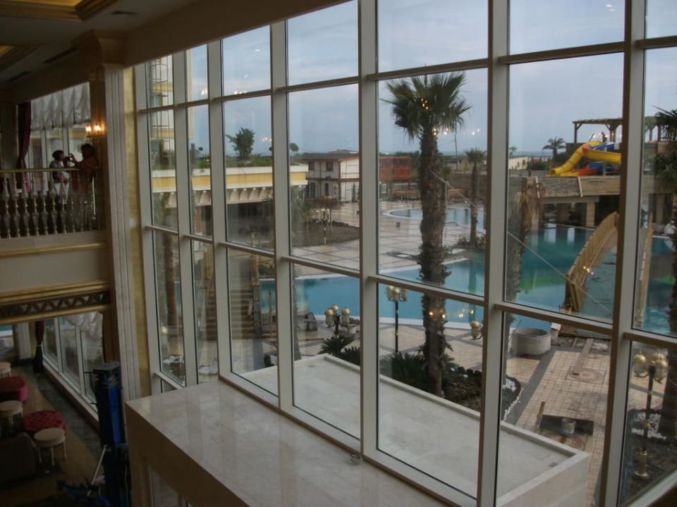 Ausblick von der Lobby zum Garten Diamond Excellence Resort & Spa