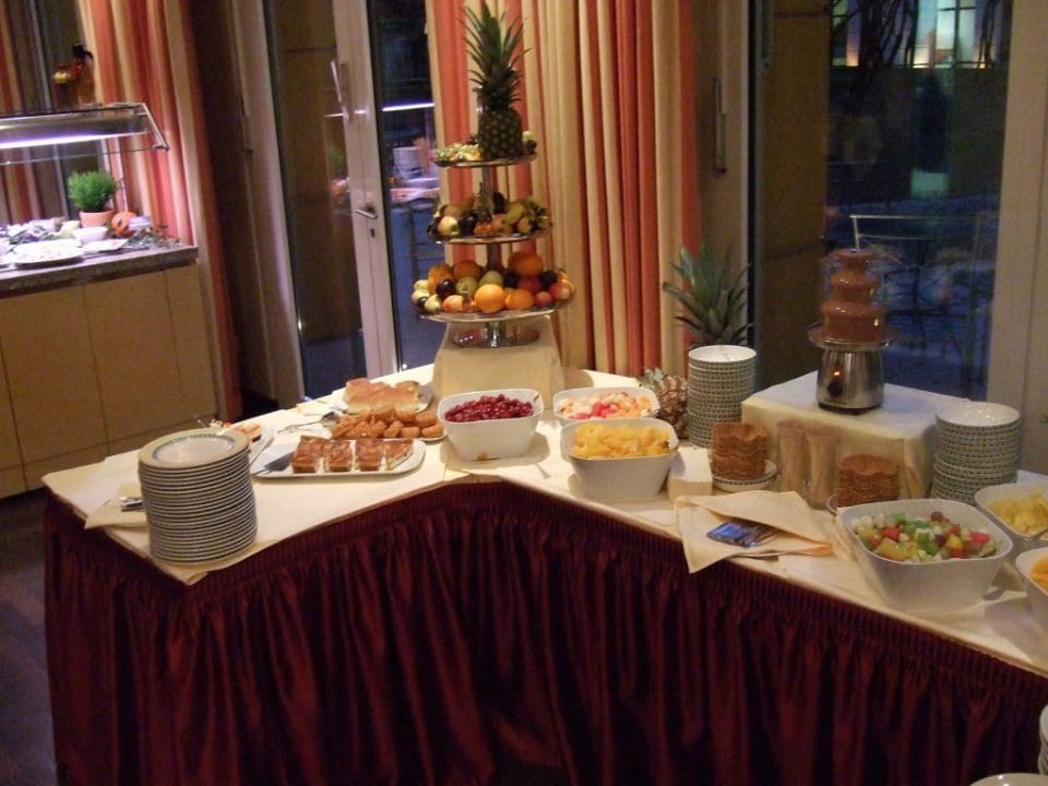 Frühstücksbuffet - Obst und Nachtisch Hotel Elbflorenz Dresden