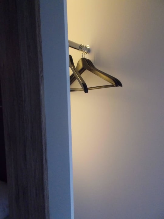 Gardrobe ( leider kein Schrank ) PLAZA INN stays design Dortmund