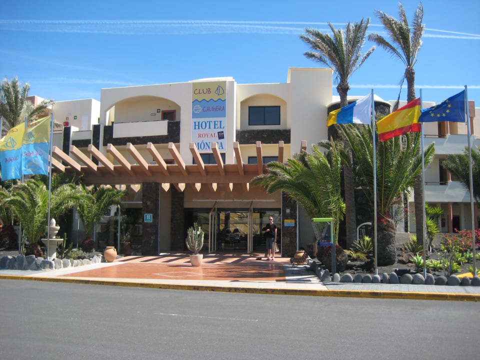 Der Hoteleingang bei Tag SBH Hotel Royal Monica