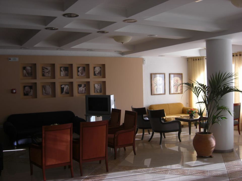 Leerer Barbereich Hotel Ariadne Beach
