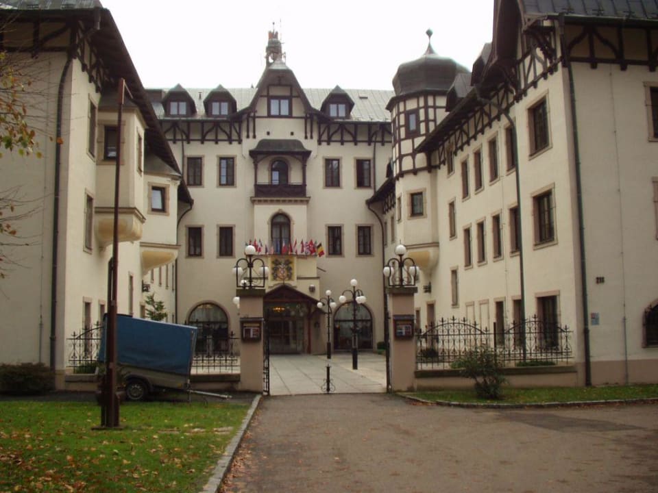 Hontel Monty: Haupteingang Chateau Monty Spa Resort