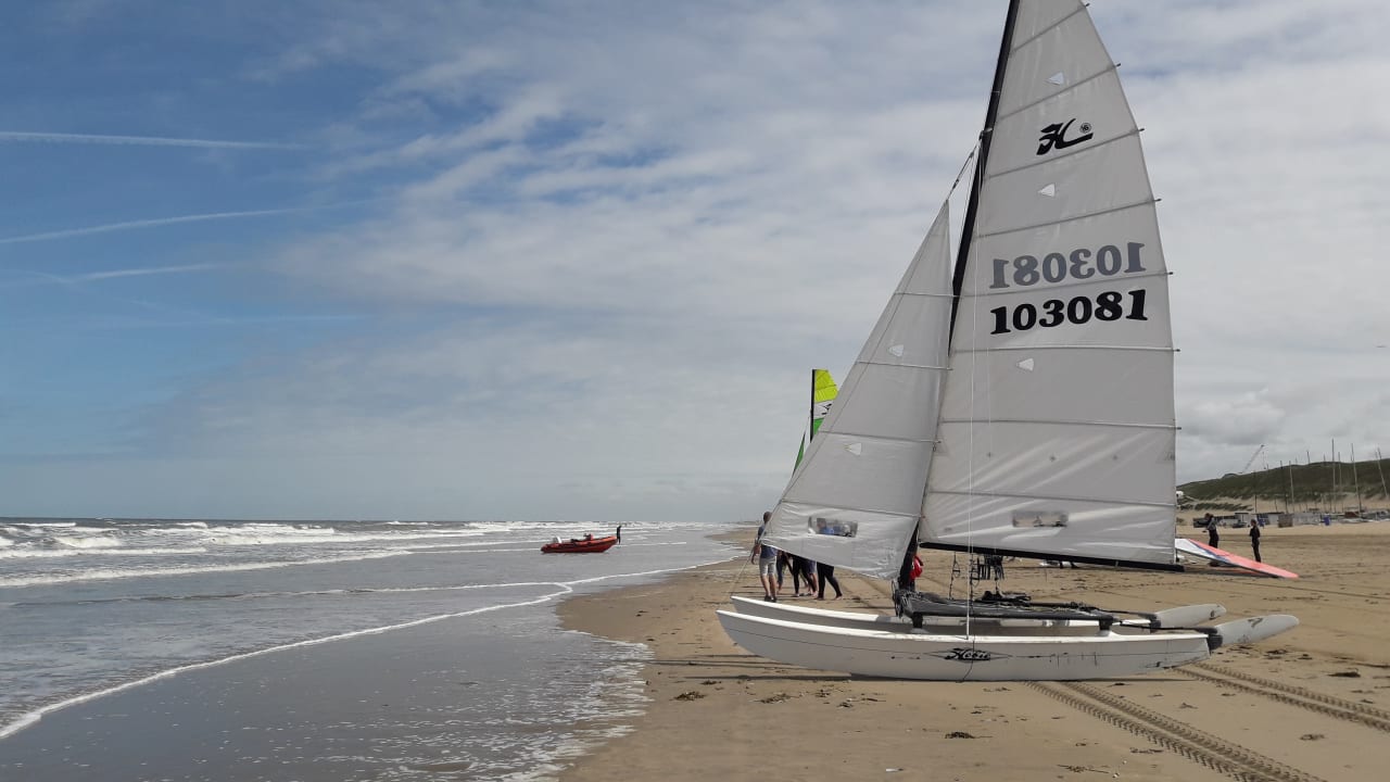 Strand Sleeping by Van Beelen