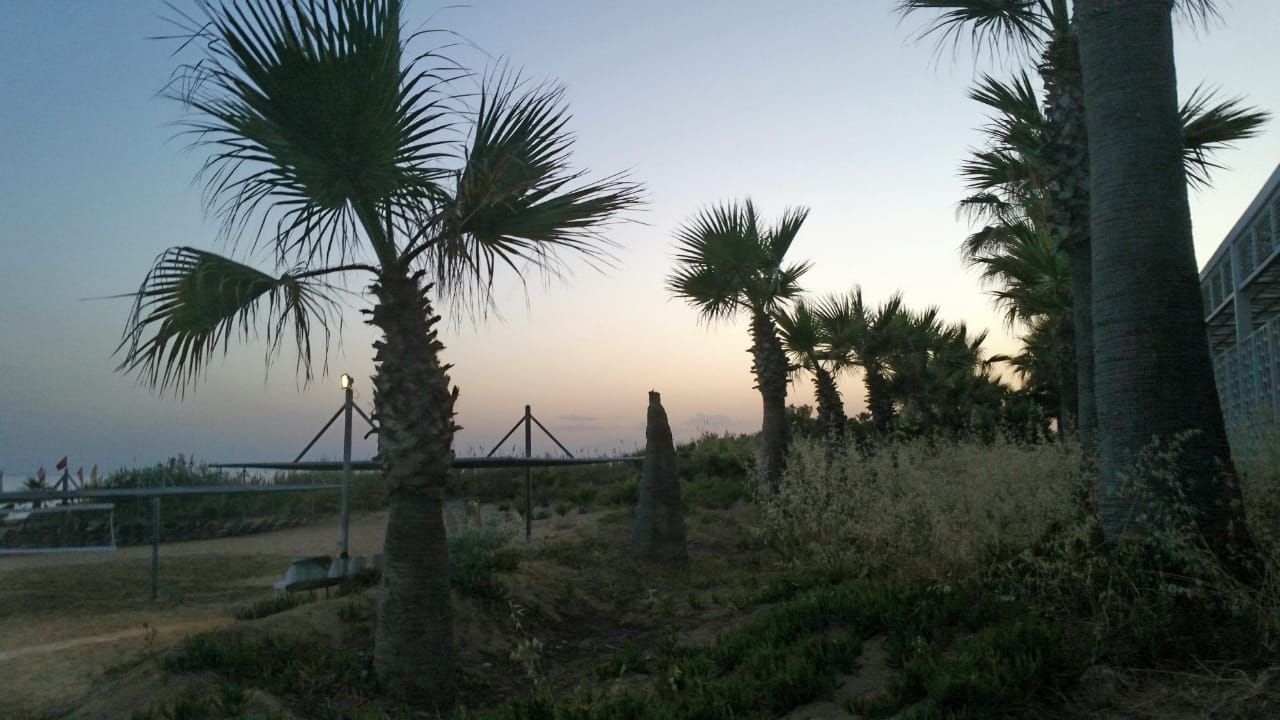 Strand Club Grand Side