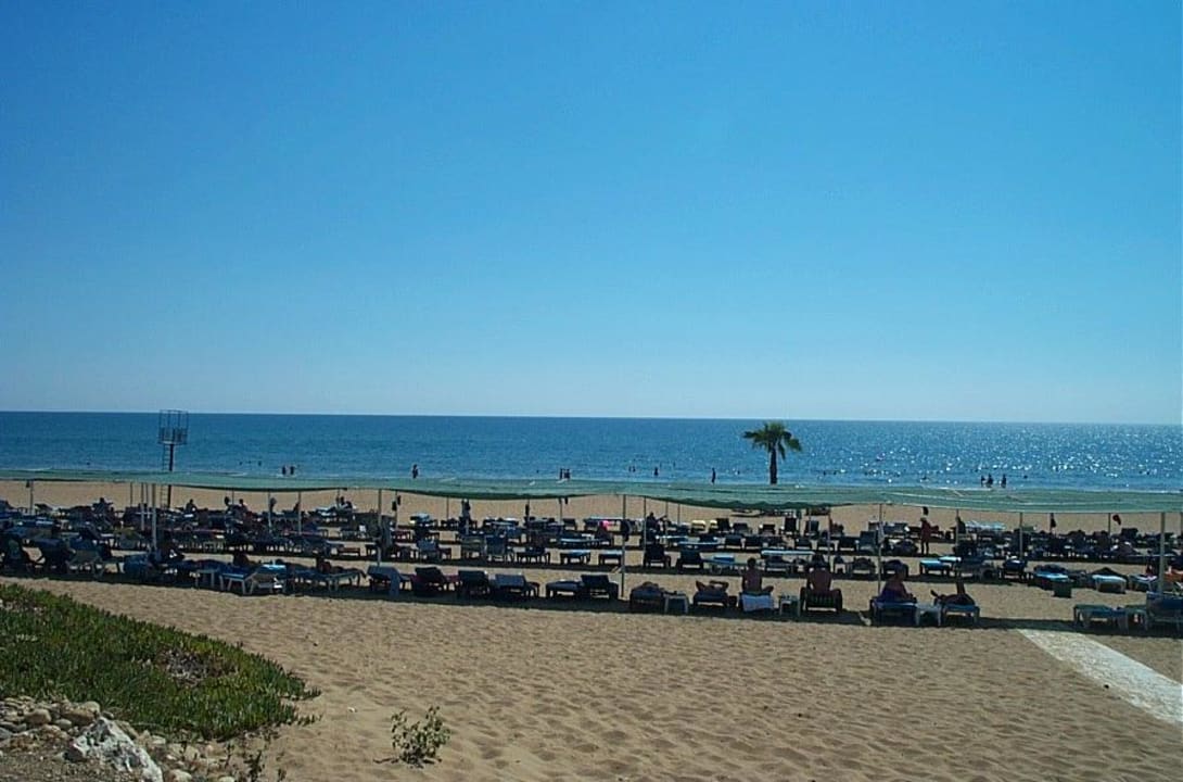 Weg zum Strand Club Grand Side