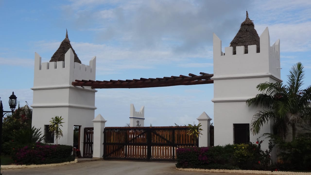 Hoteleinfahrt Royal Zanzibar Beach Resort