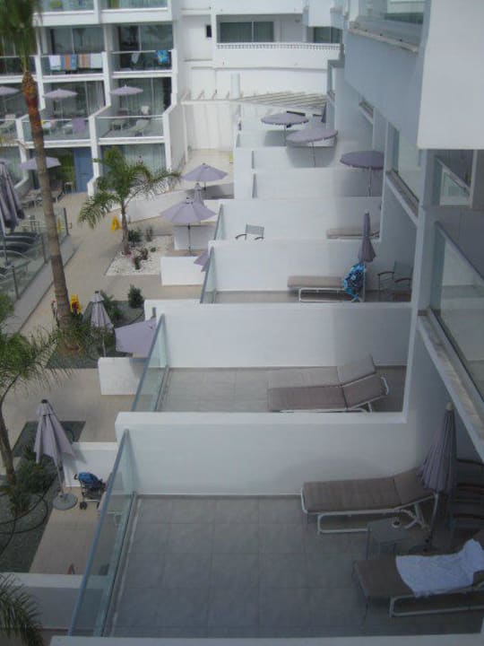 Zimmerterrassen Limanaki Beach Hotel