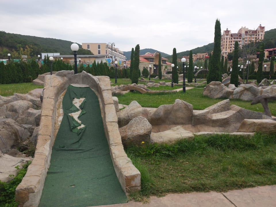 Kaputte Minigolfbahnen Royal Park Hotel & Aqua park