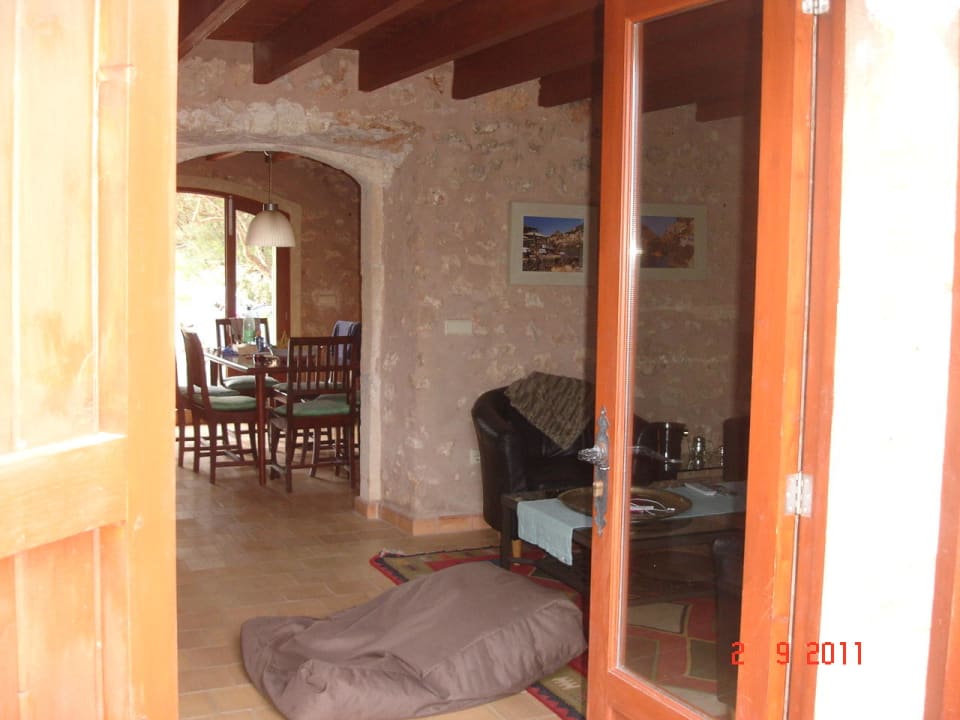 Blick ins Wohnzimmer / Küche Finca Can Pina