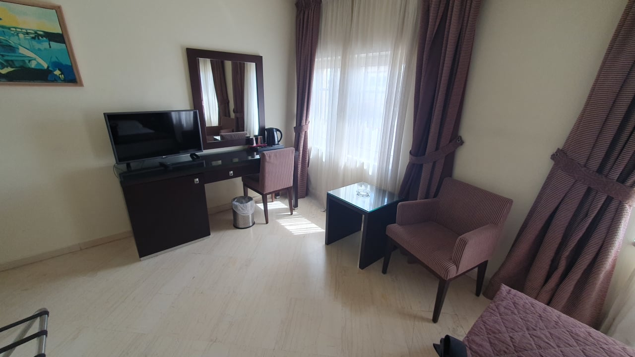 Zimmer Davitel - The Tobacco Hotel