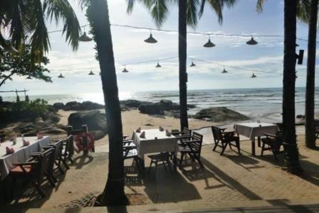 Sundowners Khaolak Laguna Resort