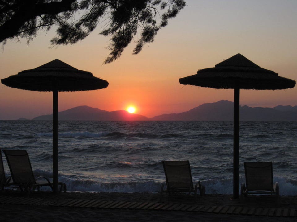 Sonnenuntergang am Hotelstrand - Insel Kalymnos TUI BLUE Palazzo del Mare