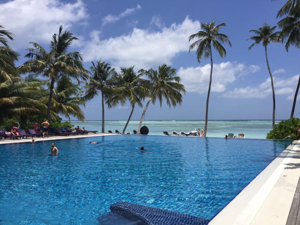 Pool Meeru Maldives Resort Island