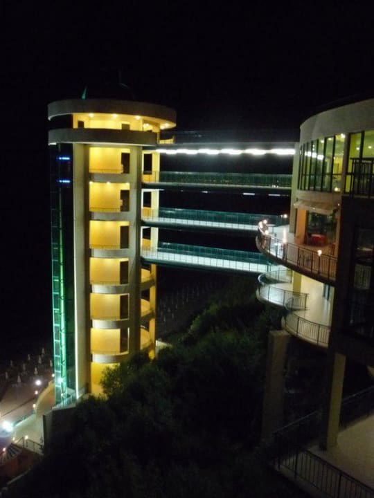 Strandzugang bei Nacht Paradise Beach Hotel