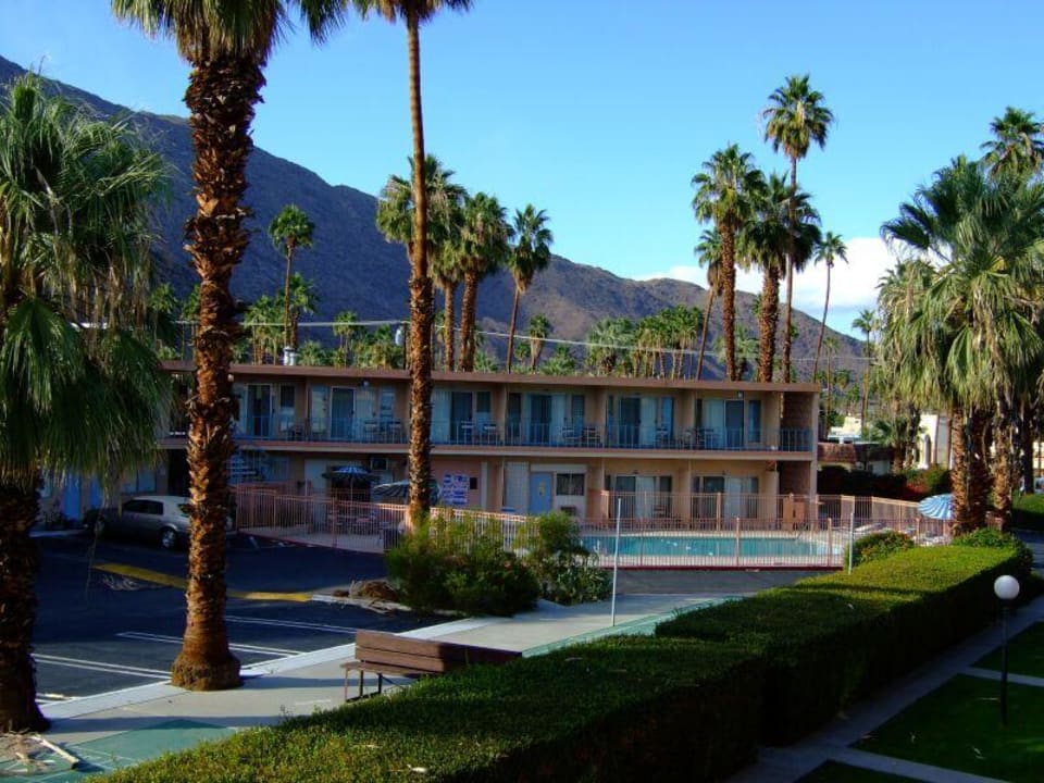 Oase in der Wüste The Curve Palm Springs Hotel