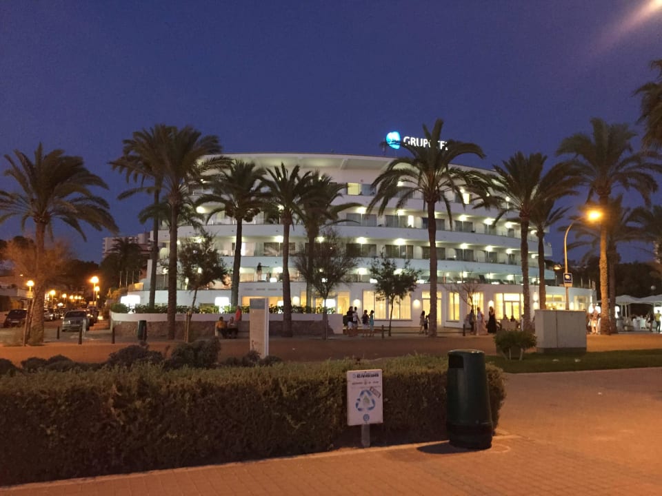 Bei Nacht Grupotel Acapulco Playa - Adults Only