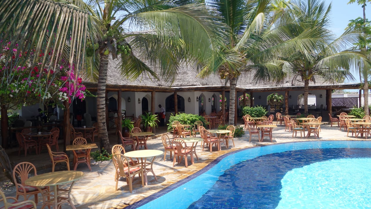 Pool und Restaurant Sultan Sands Island Resort & Spa