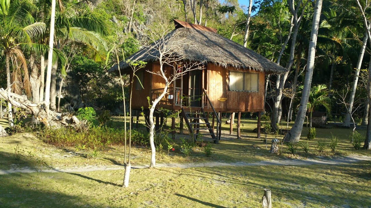 Bungalow Sangat Island Dive Resort