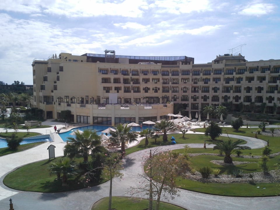 Blick aus dem Zimmer auf die Garten/Poolanlage Steigenberger ALDAU Beach Hotel