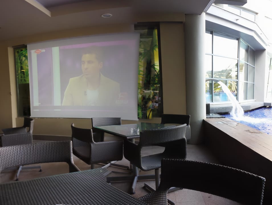 Bundesliga live auf Leinwand 15:30Uhr im Kaffee Limak Lara Deluxe Hotel & Resort