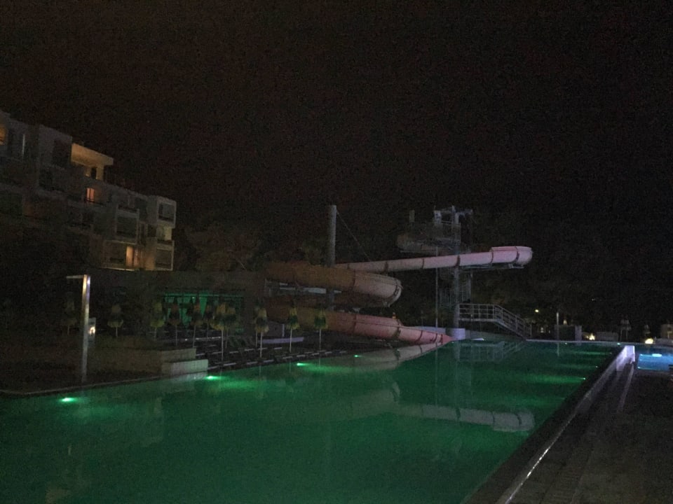 Pool bei Nacht Falkensteiner Club Funimation Borik