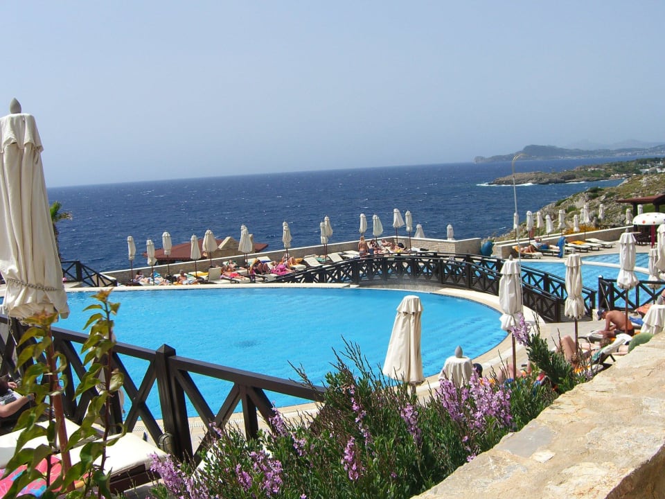 Einer von vielen Pools Hotel Kalithea Horizon Royal