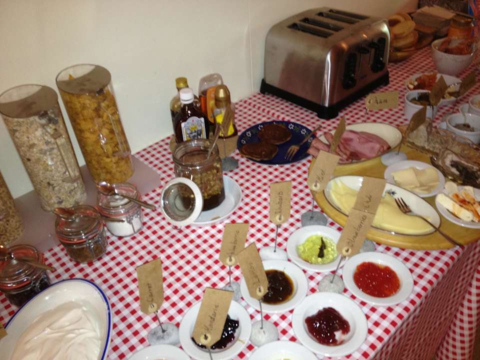 Frühstücksbüffet Guesthouse Hjardarból