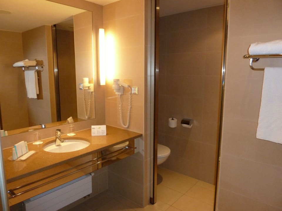 Bad mit getrenntem WC Austria Trend Hotel Savoyen Vienna