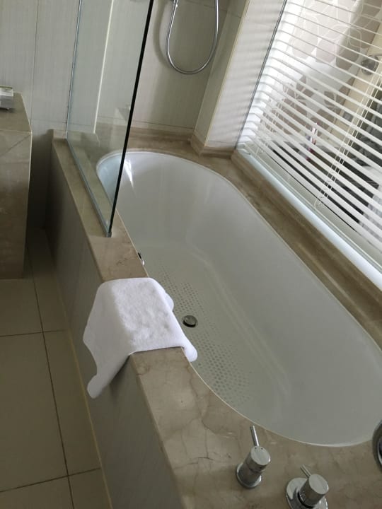 Badezimmer Crowne Plaza Hotel Yas Island