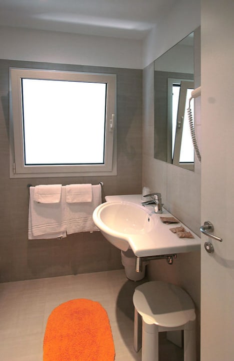 Superior Hotel Simi Lan