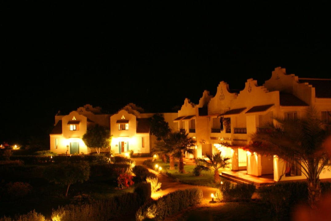 Bei Nacht Lahami Bay Beach Resort
