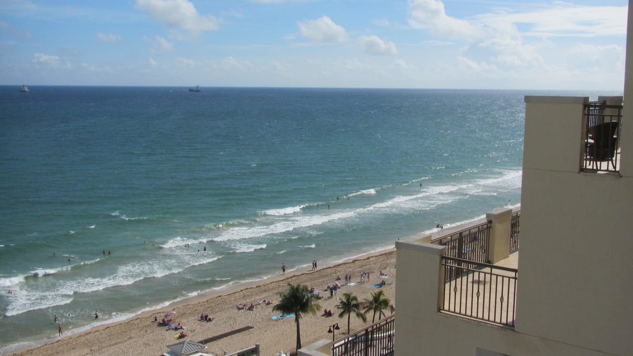 Strand vor dem Hotel Hotel The Atlantic Resort & Spa