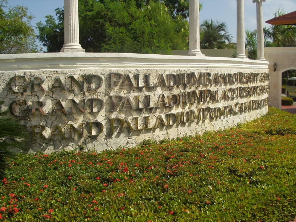 Haupteingang Grand Palladium Select Bávaro Resort & Spa
