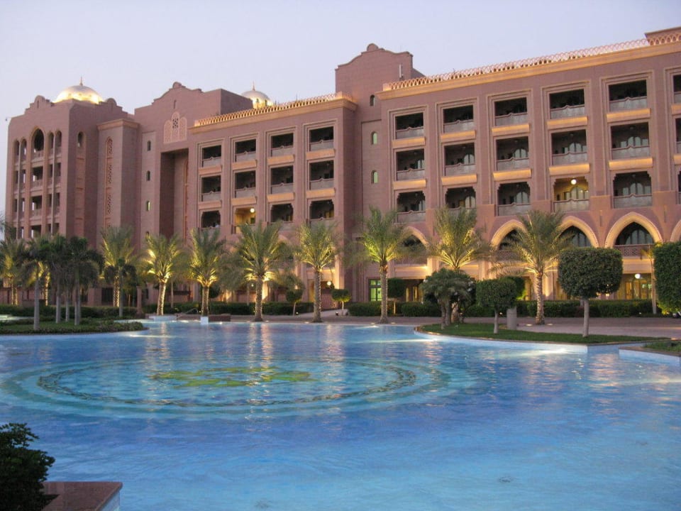 Pool am Westflügel Emirates Palace Mandarin Oriental