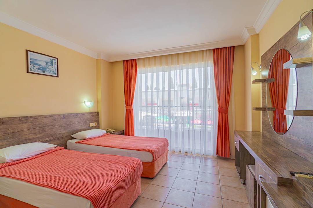 Zimmer Sayanora Hotel