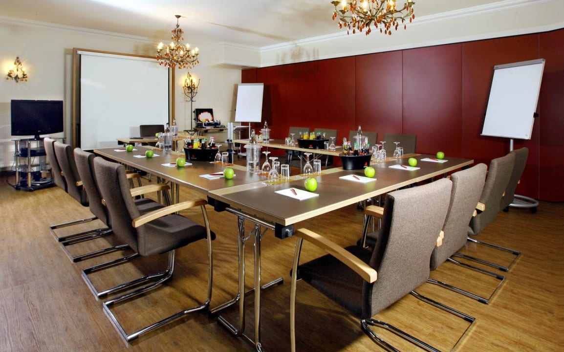 Tagungsraum Cecilia und Cesare max 120 qm II  Hotel Ampervilla