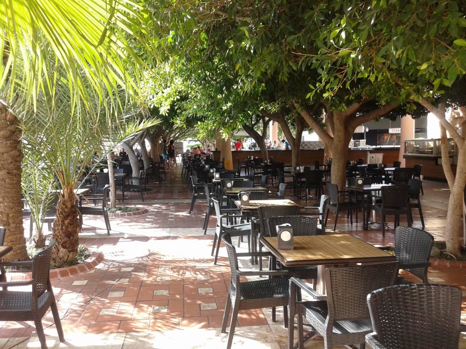 Ресторан возле основного бассейна Limak Limra Hotel & Resort