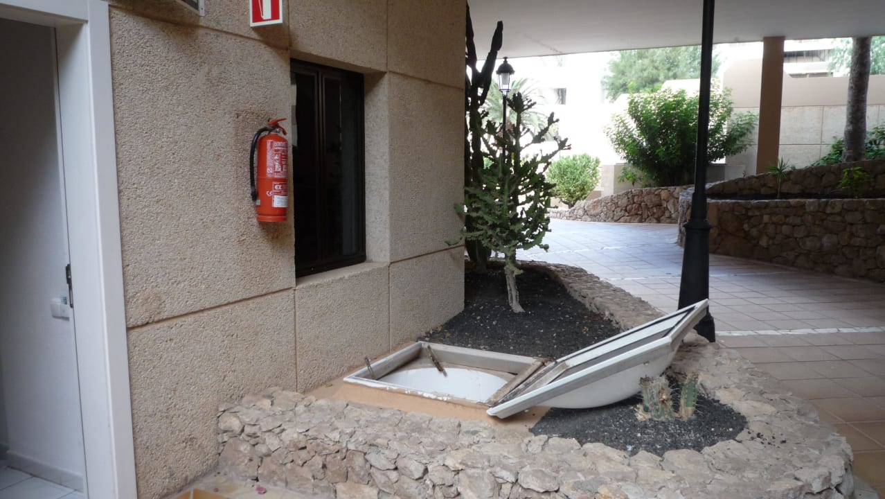 Luke vor dem Schlafzimmer SBH Hotel Taro Beach