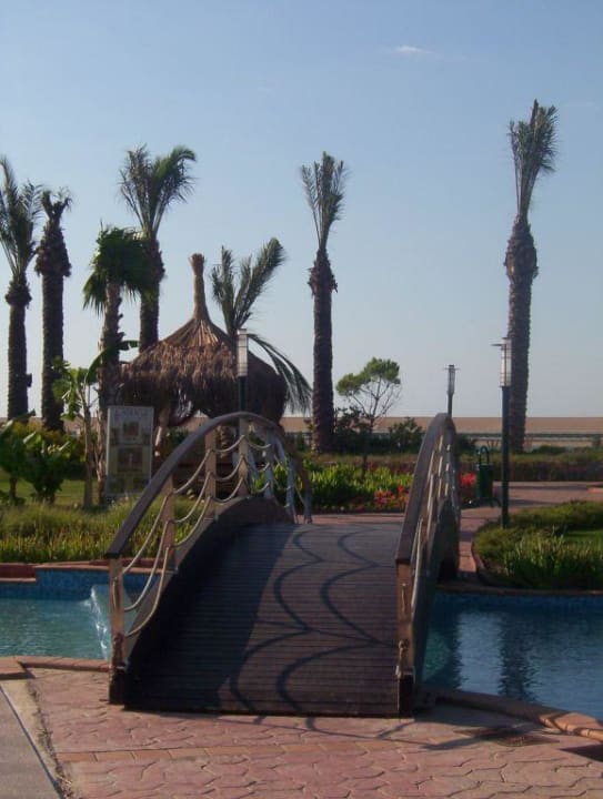 Weg zum Strand Hotel Miracle Resort