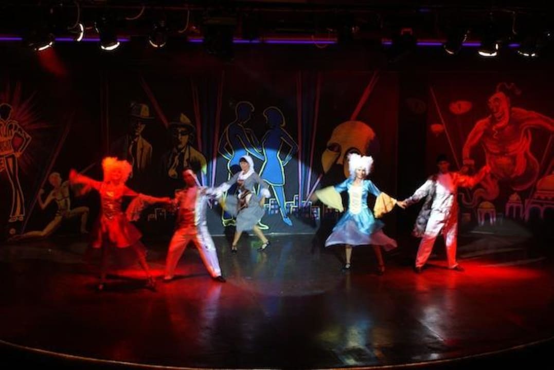 Jedno z wielu codziennych przedstawień dla gości Calimera Serra Palace